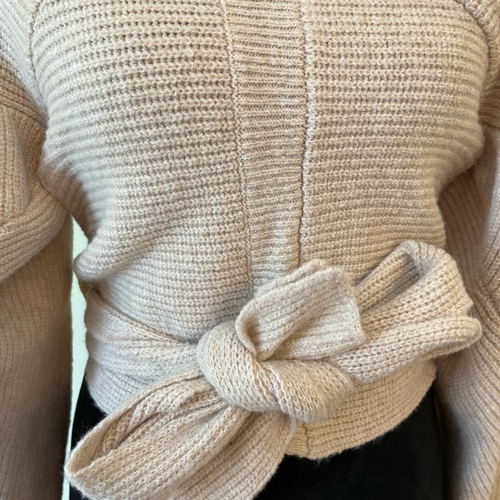 Confusing Sweater - Picture 2 of 6